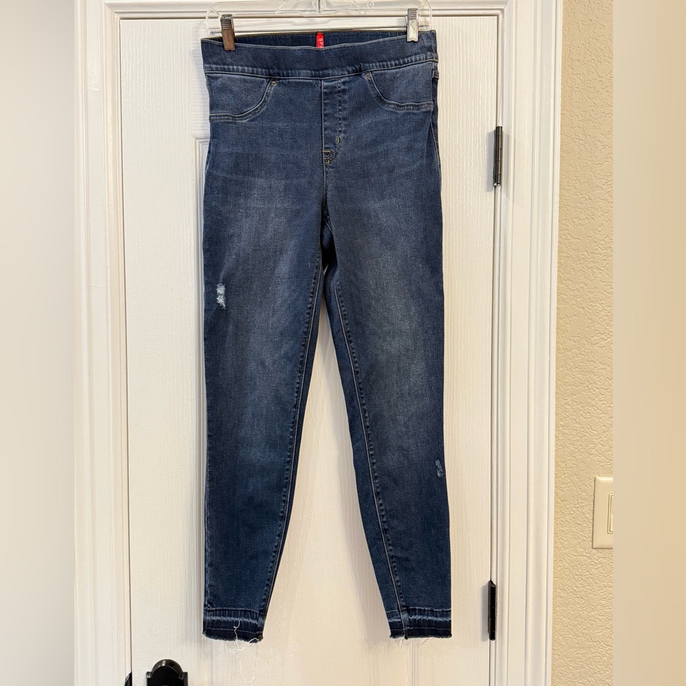 Spanx Distressed Ankle Skinny Jeans Women’s Size Medium Raw Hem Stretch Denim